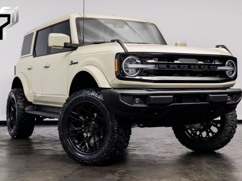 Used 2025 Ford Bronco Outer Banks AWD/4WD image 1