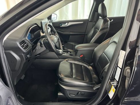 Used 2024 Ford Escape Platinum AWD/4WD image 3