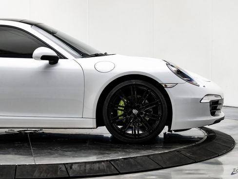 Used 2015 Porsche 911 Carrera image 18