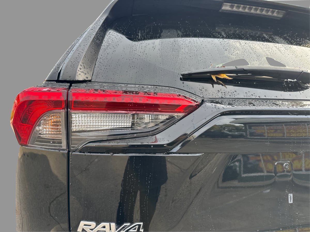 Used 2021 Toyota RAV4 LE AWD/4WD image 29