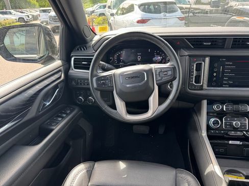 Used 2023 GMC Yukon Denali AWD/4WD image 14
