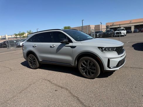 Used 2023 Kia Sorento SX image 3