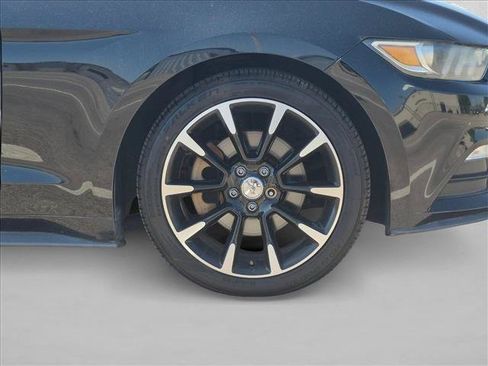 Used 2017 Ford Mustang Coupe RWD image 22