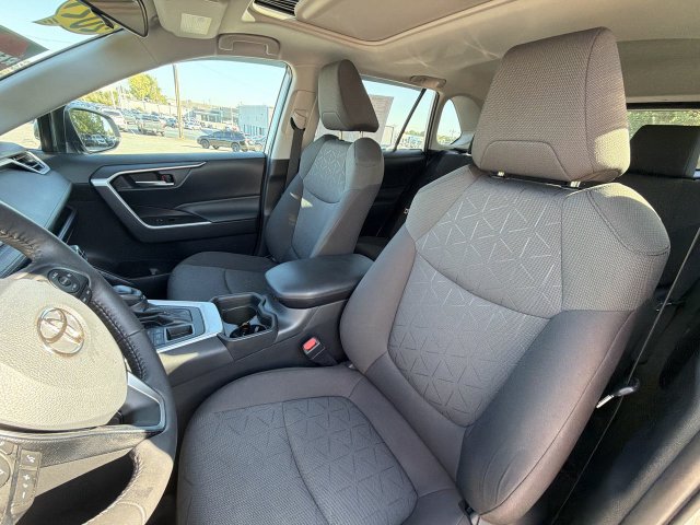 Used 2021 Toyota RAV4 XLE w/ Convenience Package AWD/4WD image 13