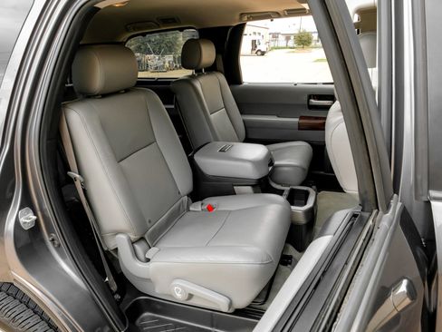 Used 2011 Toyota Sequoia Platinum AWD/4WD image 34