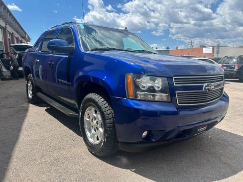 Used 2013 Chevrolet Avalanche LT image 7
