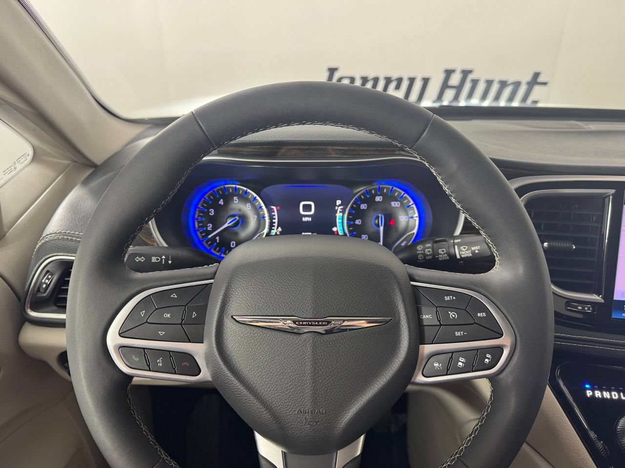 Used 2024 Chrysler Pacifica Limited FWD image 13