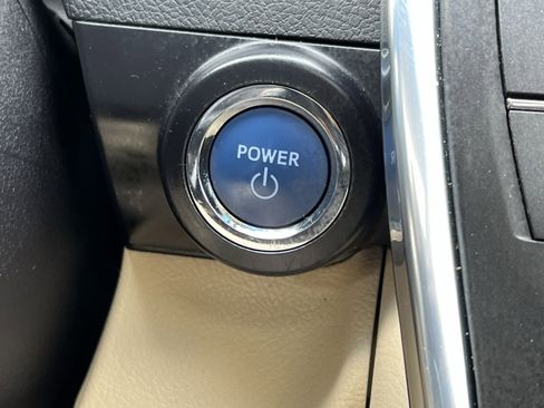 Used 2015 Toyota Camry LE image 28