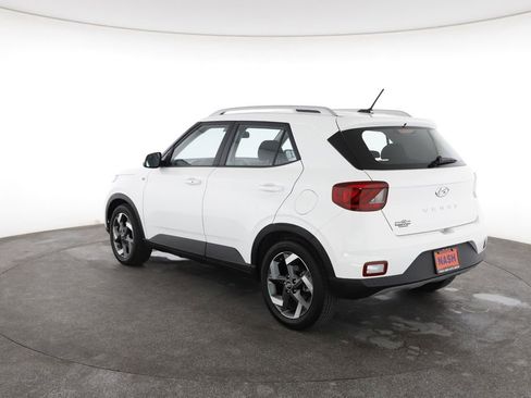 Used 2025 Hyundai Venue SEL image 9