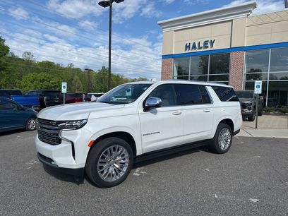Used 2023 Chevrolet Suburban Premier w/ Premium Package 2