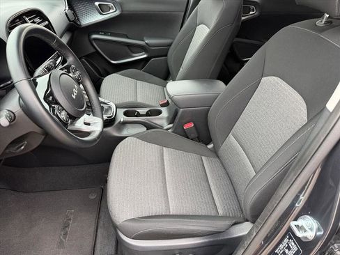 Used 2024 Kia Soul EX image 11