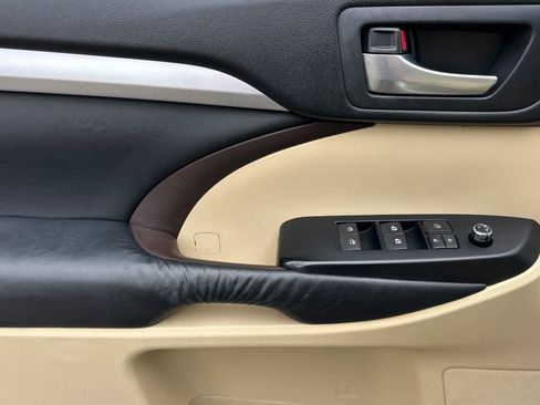 Used 2015 Toyota Highlander XLE image 12