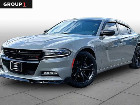 Used 2017 Dodge Charger SXT w/ Blacktop Package image 1