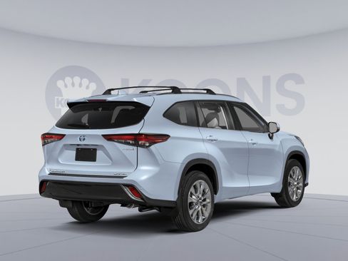 Used 2023 Toyota Highlander Limited AWD/4WD image 2