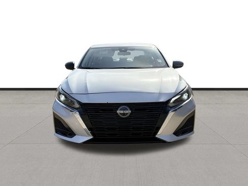 Used 2024 Nissan Altima 2.5 SV FWD image 2