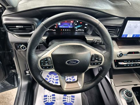 Used 2023 Ford Explorer XLT w/ Equipment Group 202A RWD image 17