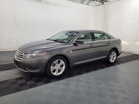 Used 2017 Ford Taurus SE FWD image 2