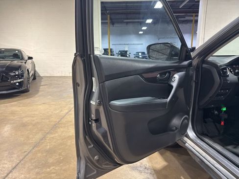 Used 2020 Nissan Rogue S image 9