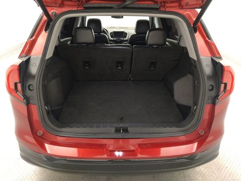 Used 2022 GMC Terrain SLT w/ Infotainment Package II FWD image 29