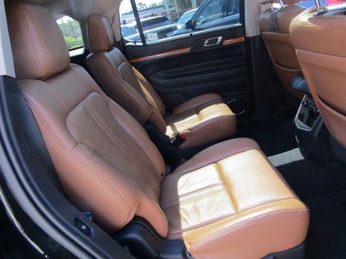 Used 2010 Lincoln MKT 2WD image 6