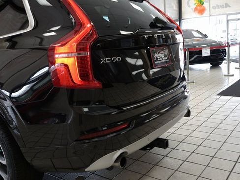 Used 2019 Volvo XC90 T5 Momentum w/ Protection Package image 16