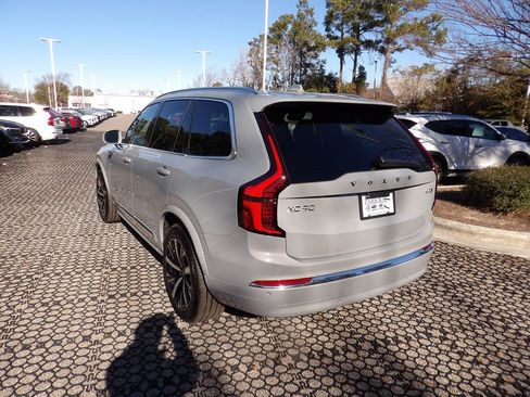 Certified 2025 Volvo XC90 B5 Core image 9
