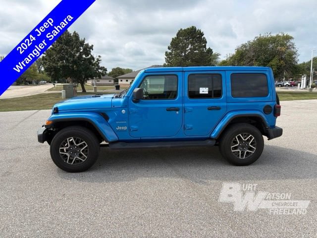 Used 2024 Jeep Wrangler Unlimited Sahara w/ Technology Group AWD/4WD image 3