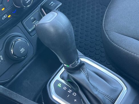 Used 2023 Jeep Renegade Latitude AWD/4WD image 21