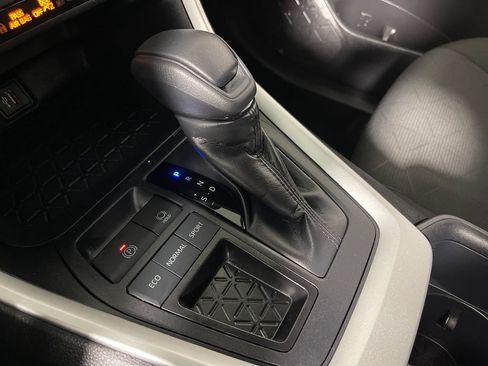 Certified 2025 Toyota RAV4 XLE FWD image 22