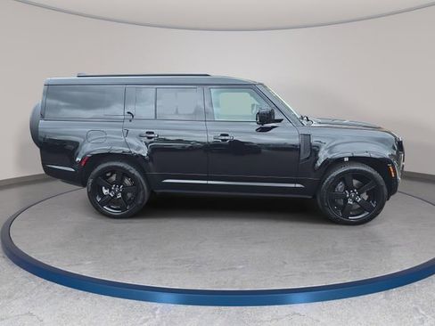 Certified 2025 Land Rover Defender 130 X-Dynamic SE AWD/4WD image 5