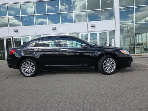 Used 2013 Chrysler 200 Limited FWD image 4