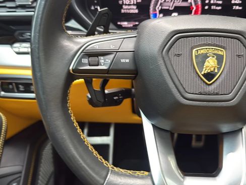 Used 2019 Lamborghini Urus AWD/4WD image 32