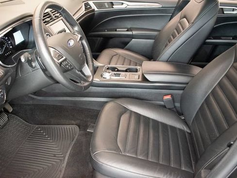Used 2018 Ford Fusion SE w/ Fusion SE Technology Package FWD image 18
