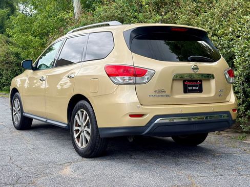 Used 2013 Nissan Pathfinder SV AWD/4WD image 2