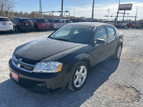 Used 2013 Dodge Avenger SE image 2