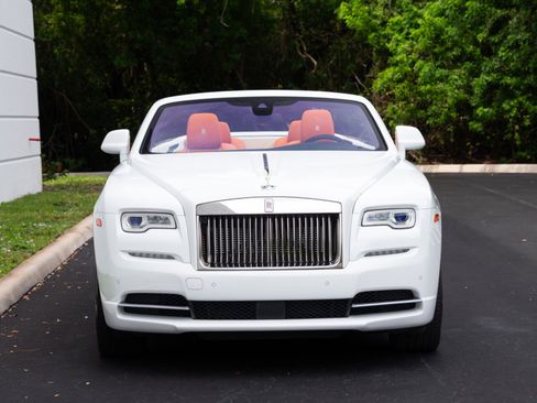 Used 2017 Rolls-Royce Dawn RWD image 25