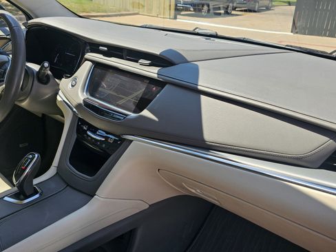 Used 2017 Cadillac XT5 Luxury w/ Driver Awareness Package image 30