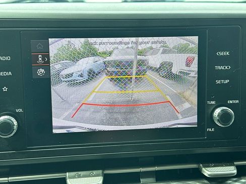 Used 2023 Kia Carnival LX FWD image 28