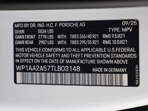 Certified 2026 Porsche Macan AWD/4WD image 19