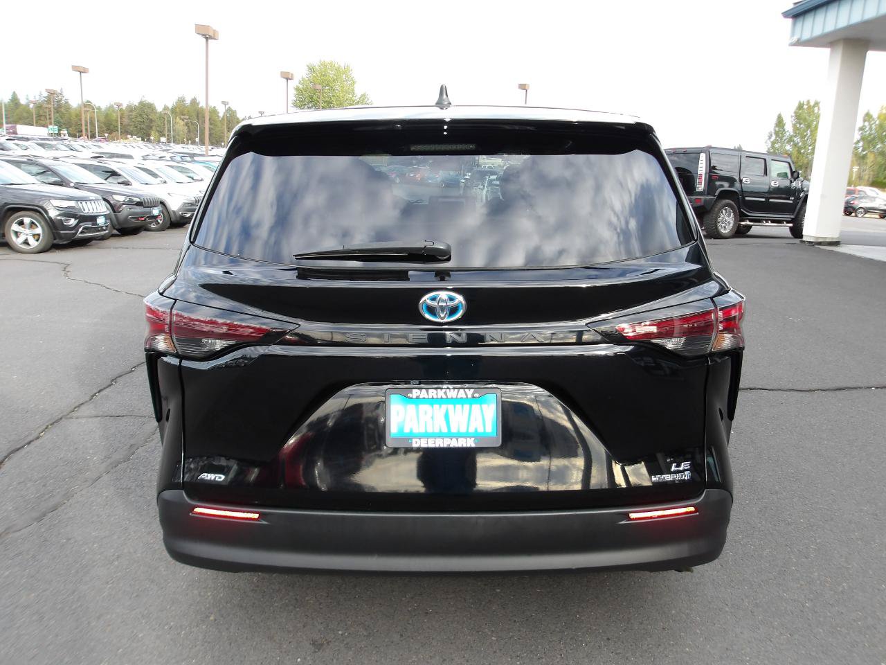 Used 2023 Toyota Sienna LE AWD/4WD image 4