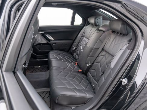 New 2025 BMW i7 M70 image 16