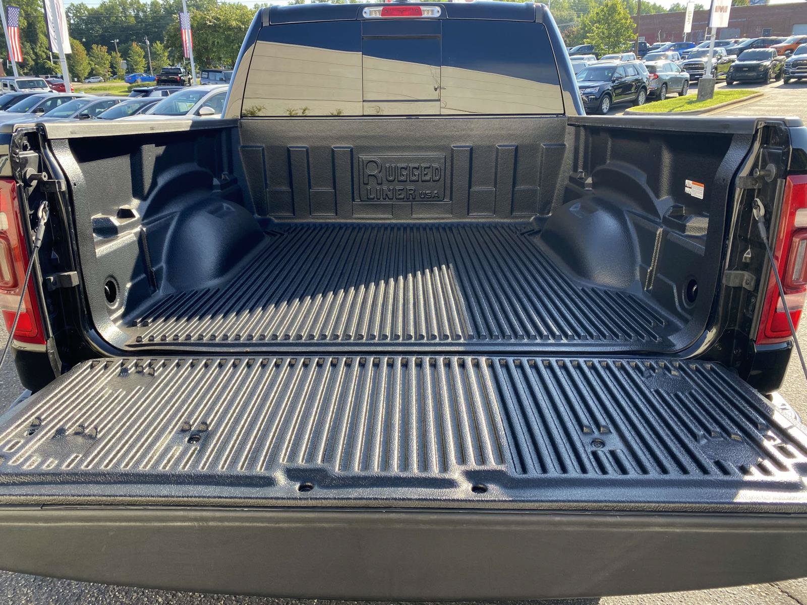 Used 2023 RAM 1500 Laramie AWD/4WD image 10