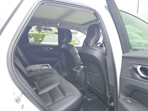 Used 2019 Volvo XC60 T6 Momentum w/ Premium Package AWD/4WD image 14