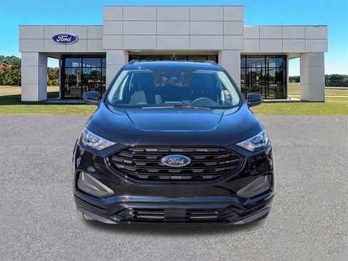 Certified 2022 Ford Edge SE w/ Black Appearance Package image 9