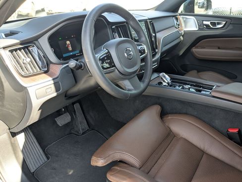 Used 2023 Volvo XC60 B5 Ultimate w/ Climate Package image 10