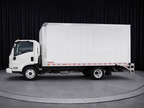 Used 2021 Isuzu NPR image 1