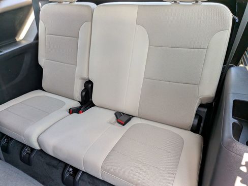 Used 2022 Chevrolet Traverse LS FWD image 29