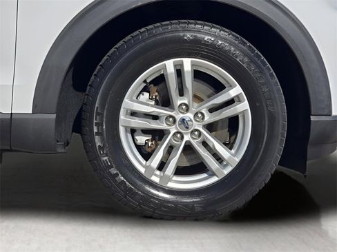 Used 2020 Ford Explorer XLT image 28