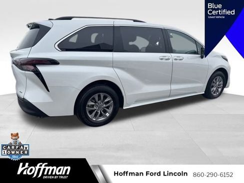 Used 2025 Toyota Sienna XLE image 3