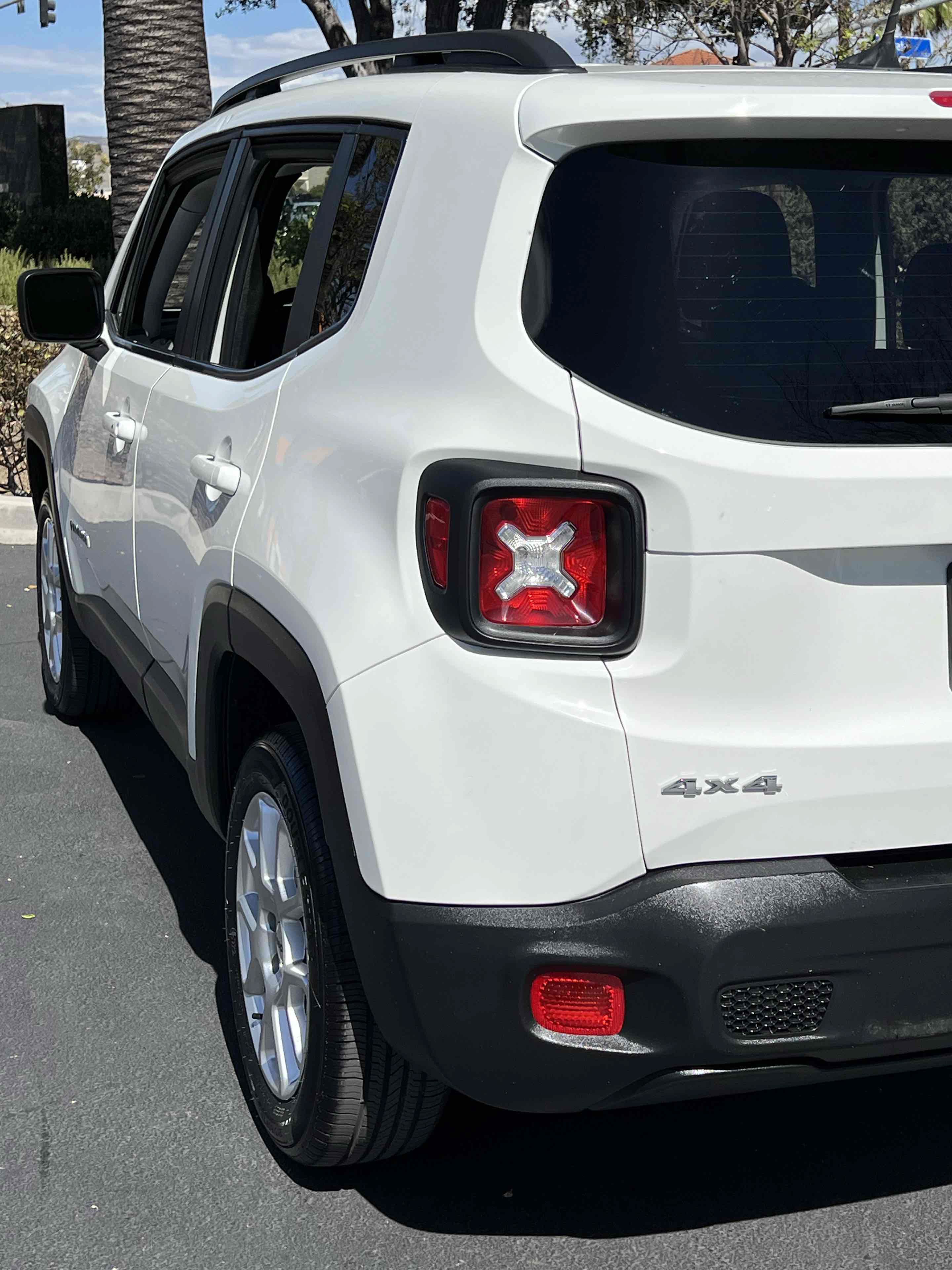 Used 2022 Jeep Renegade Latitude AWD/4WD image 47